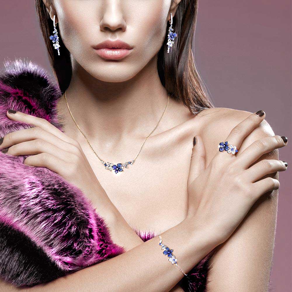 Wearing Jewelry in sets : is it a fashion faux pas?
