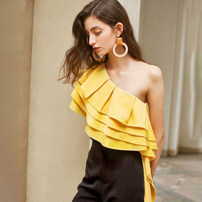 Asymmetric blouse: How to create a stylish look
